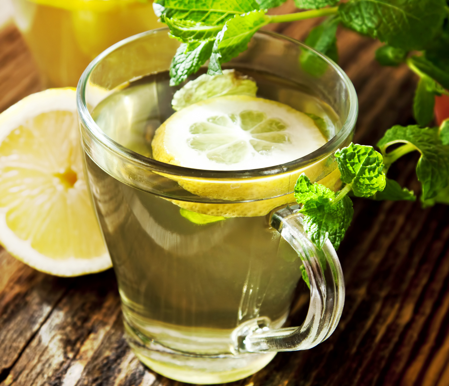 Зеленый лимон польза. Чай с лимоном. Зеленый чай. Зеленый чай с лимоном. Лимон Чой.